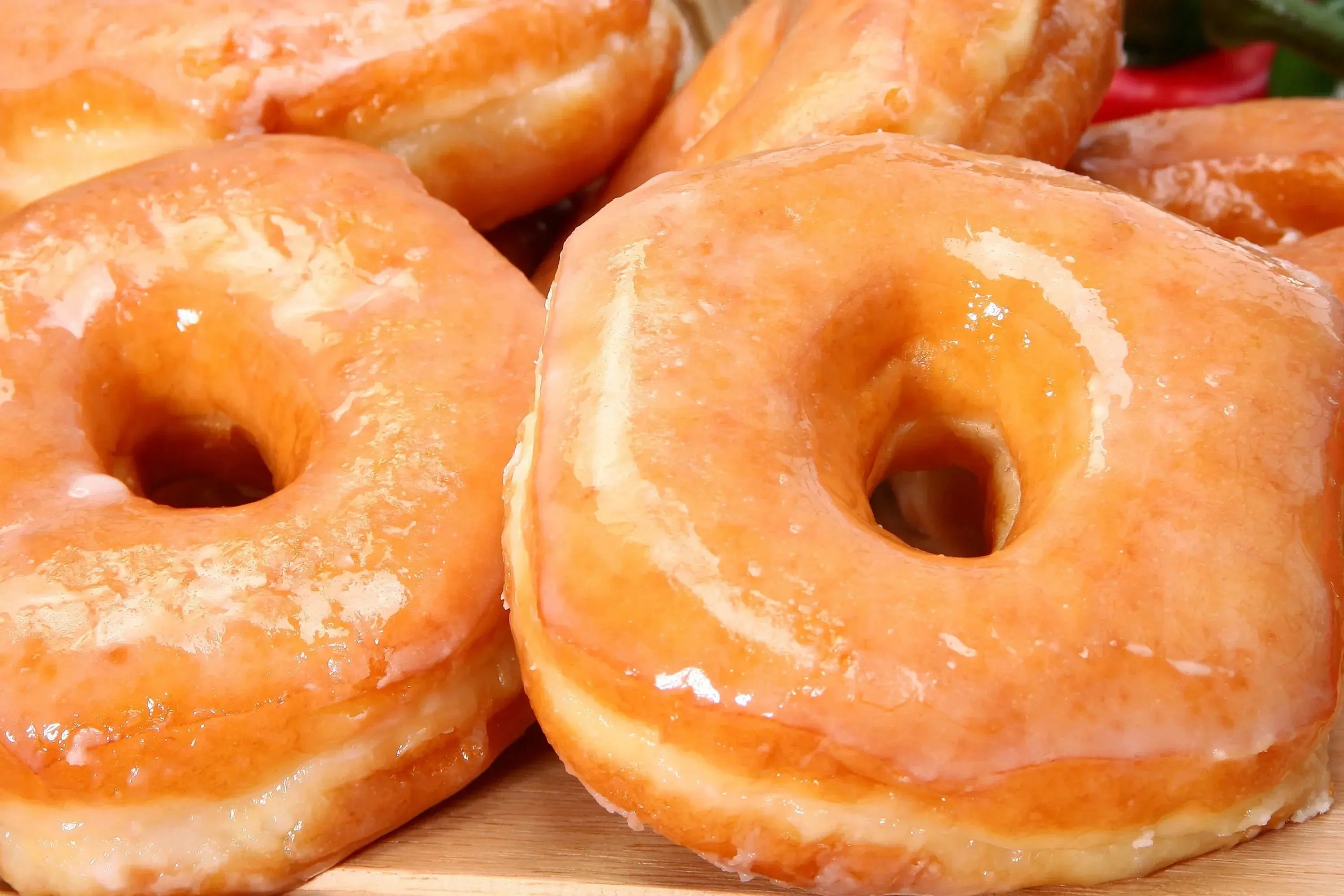 Yeast-Raised-vs.-Cake-Donuts-Choosing-the-Right-Commercial-Donut-Machine Tenshine Foodservice Solutions